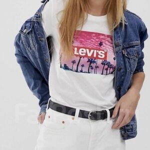 LEVI’S Ladies Women’s Size Small White Tee Shirt Red Blue Palm Tree Logo